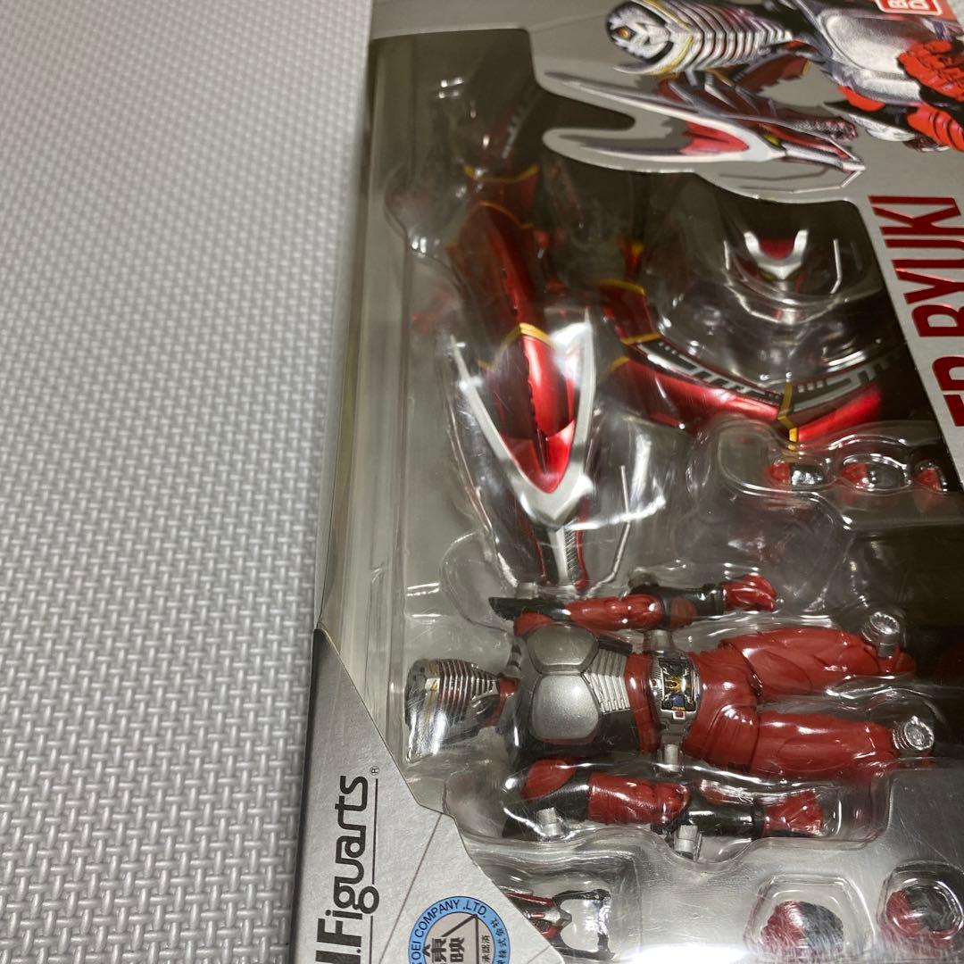 ［中身未使用］s.h.figuarts 仮面ライダー龍騎　バンダイ