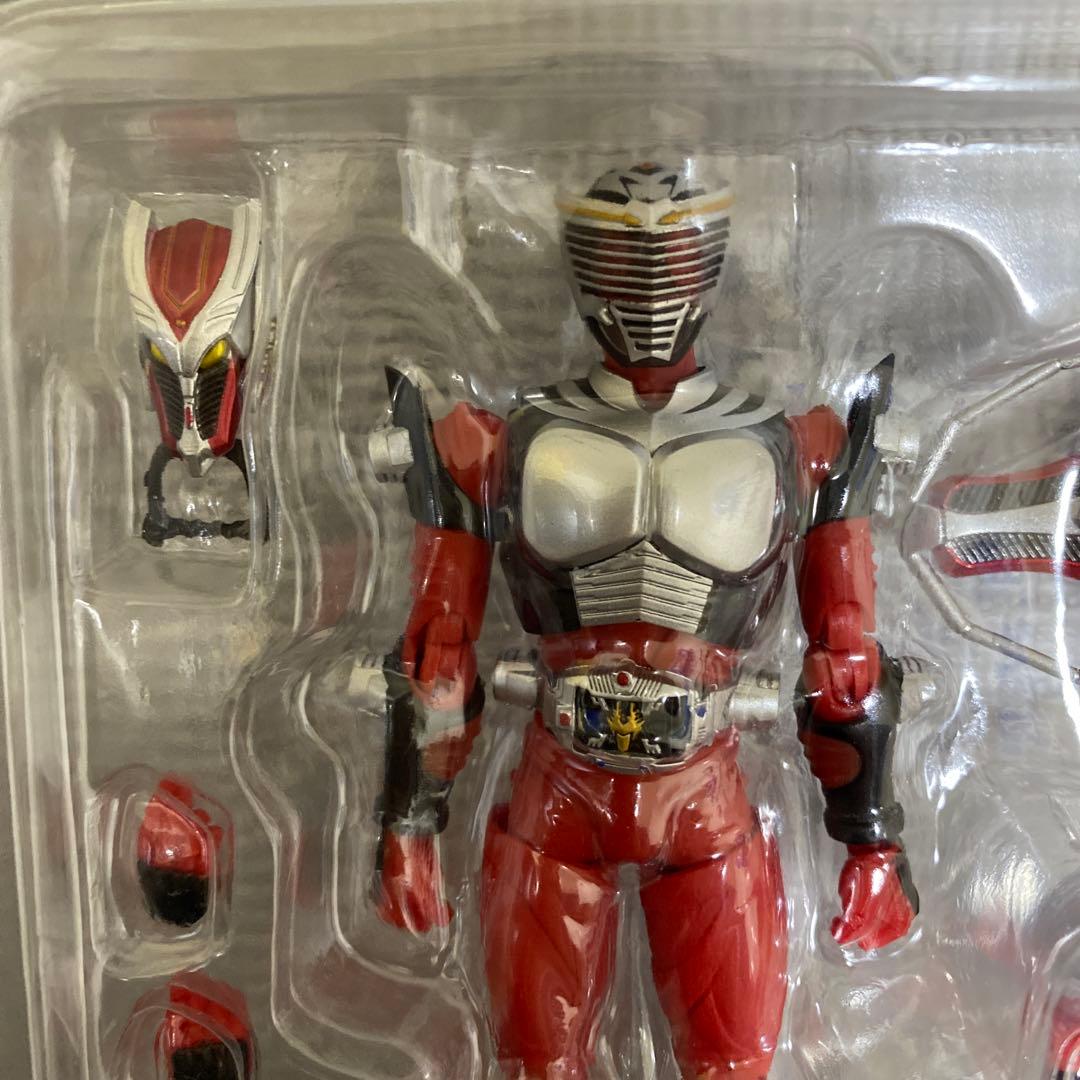 ［中身未使用］s.h.figuarts 仮面ライダー龍騎　バンダイ