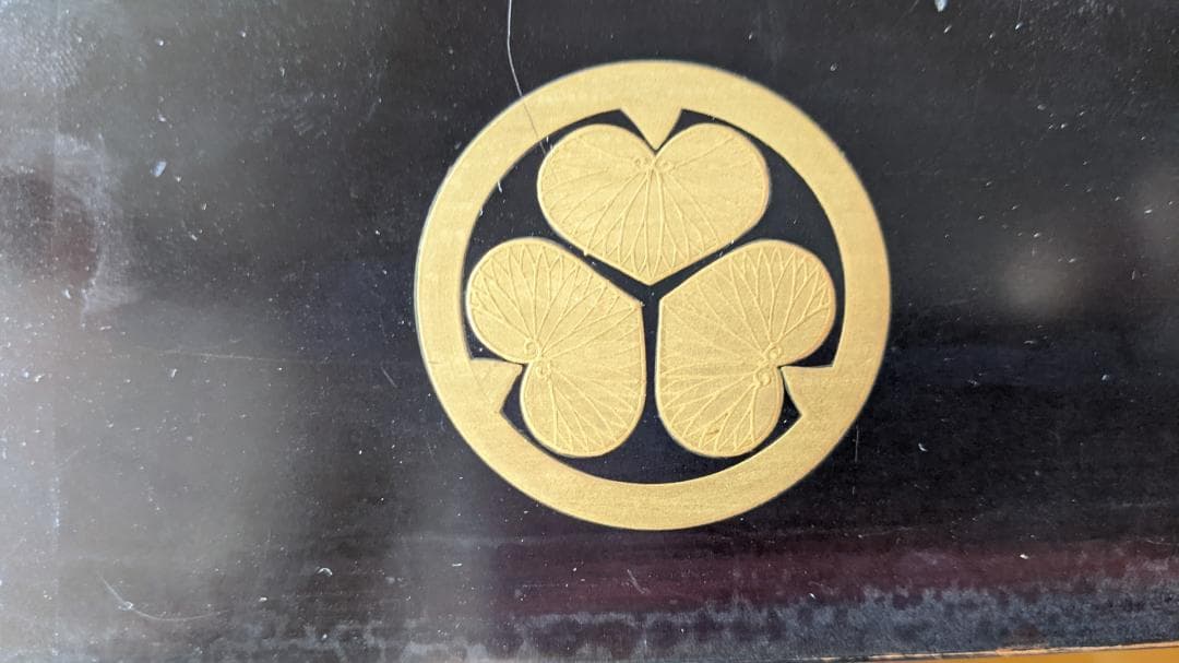 三葉葵紋木箱