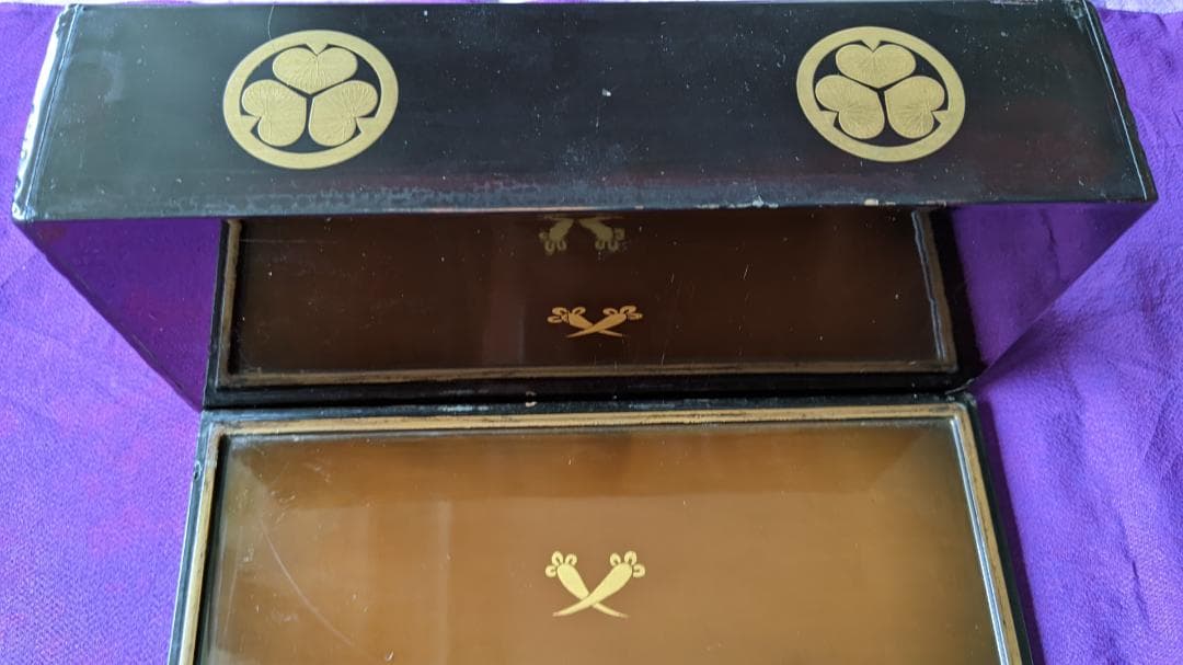 三葉葵紋木箱