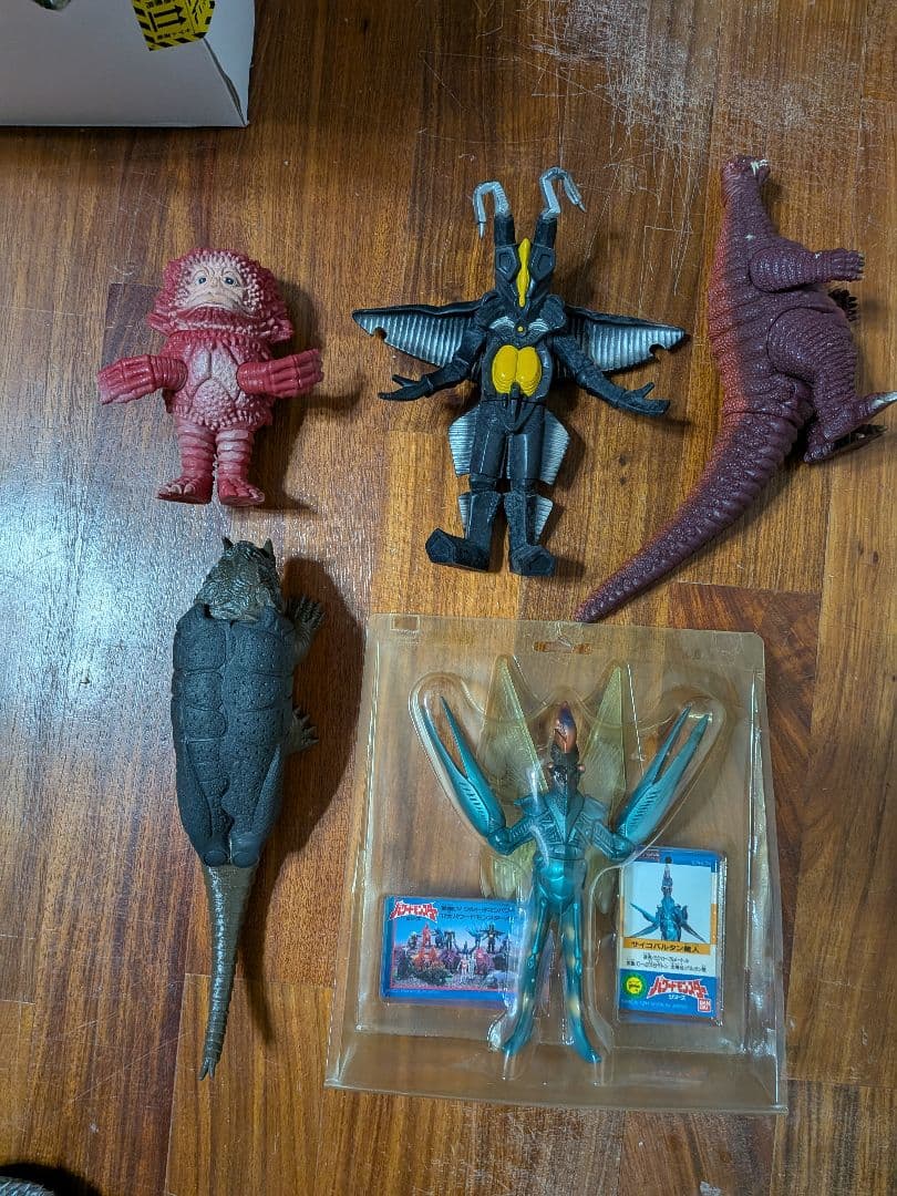 サイコバルタン、パワード怪獣フィギュア 4体セット オマケケムラー付き