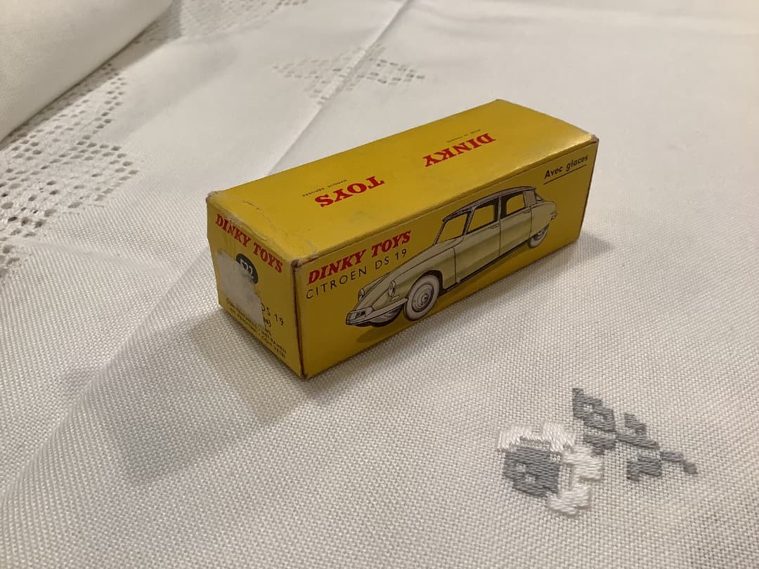 お値下げ！美品　仏製DINKY TOYS CITROEN DS19 ミニカー