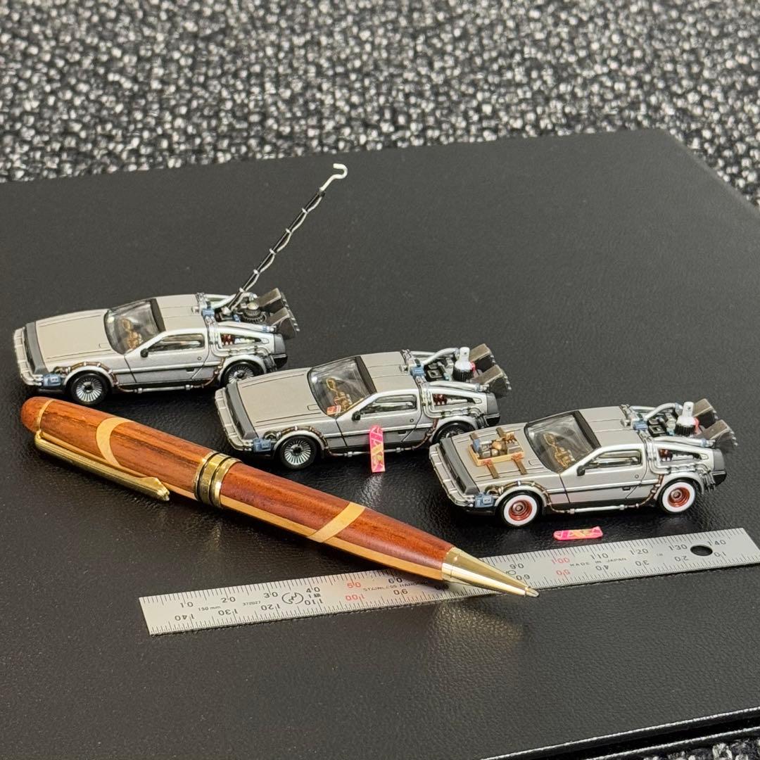 キャラウィール1/64デロリアン カスタムⅠ・Ⅱ・Ⅲ バックトゥザフューチャー