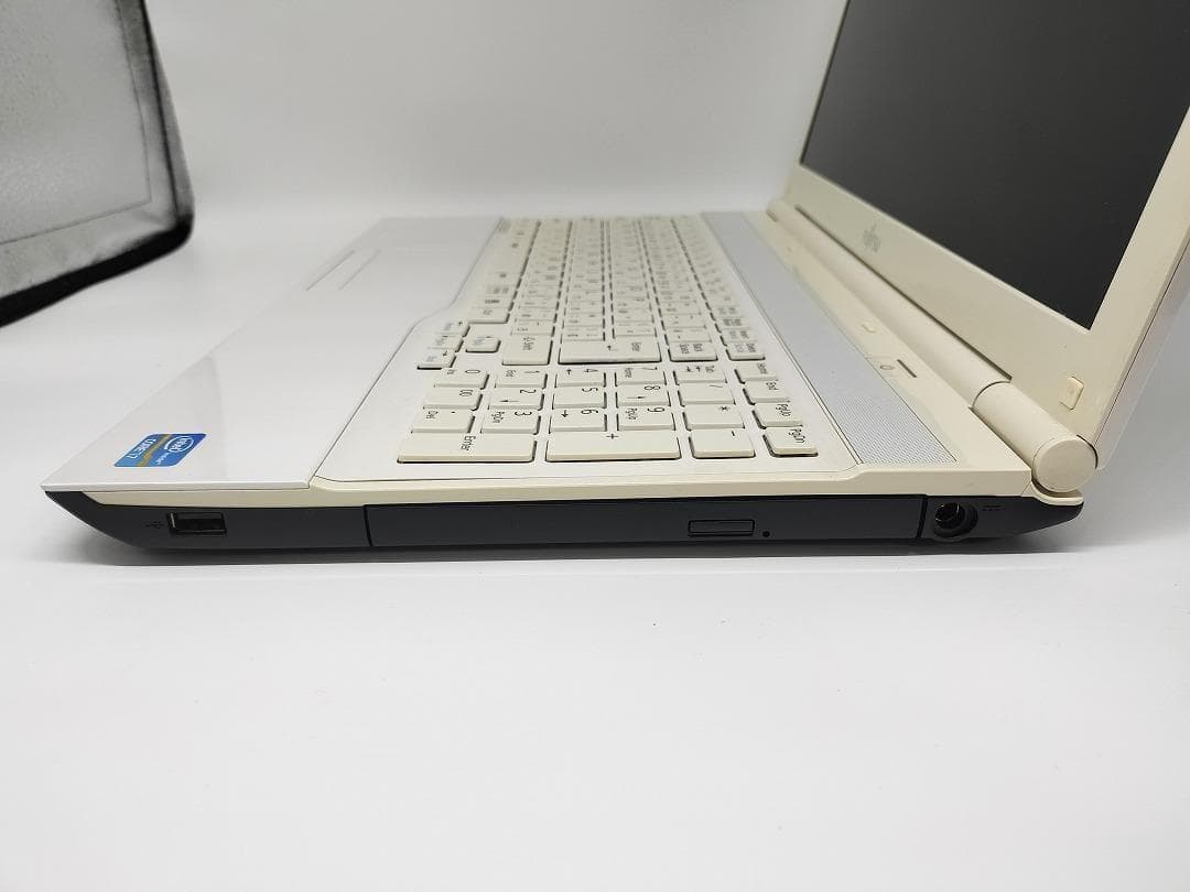 【FUJITSU】爆速Core i7/新品SSD256GBノートパソコン C11