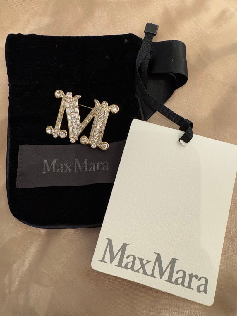 1回使用のみ✨MaxMara(マックスマーラ) ロゴ刻印 ビジュー装飾 ブローチ