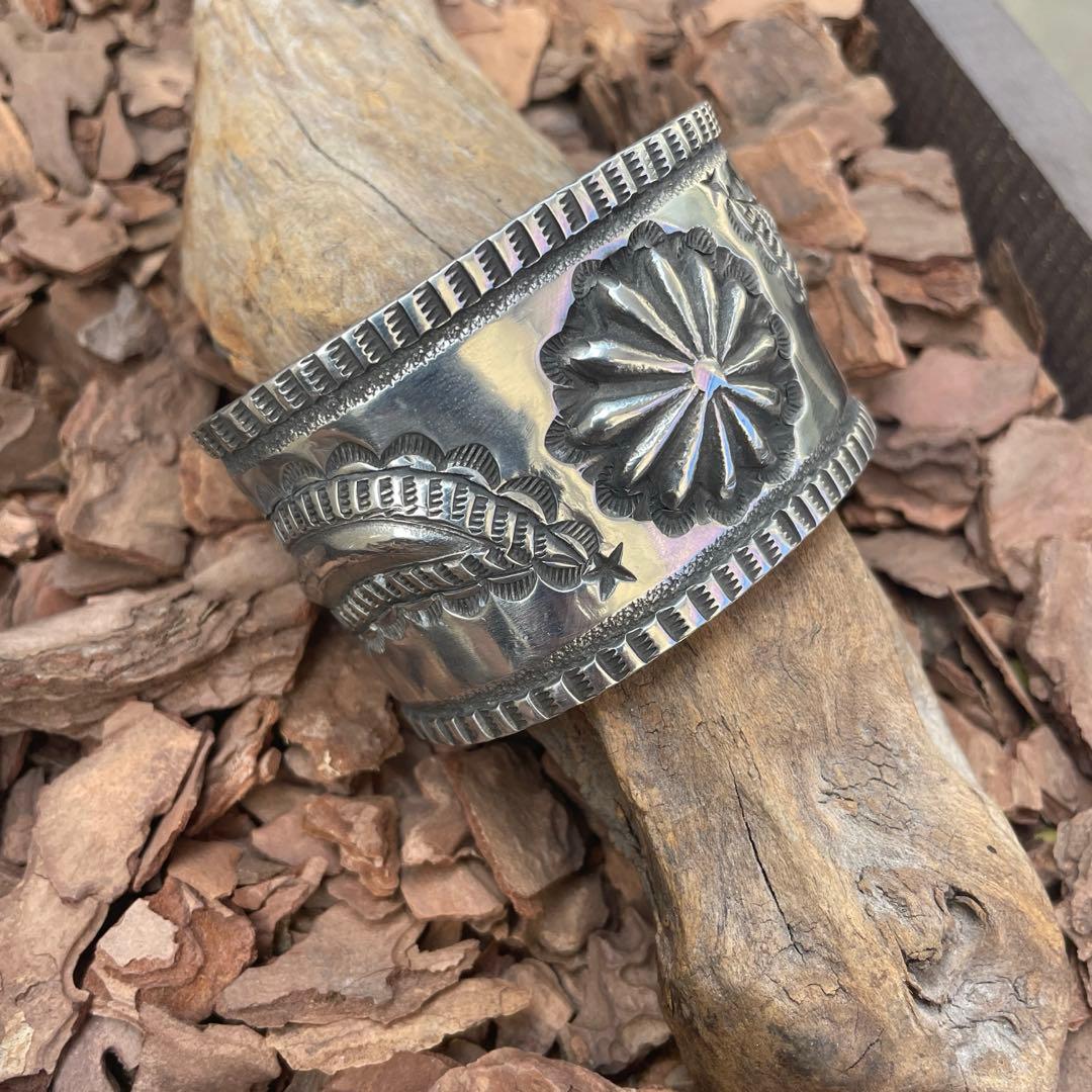 リポウズワイド4cmバングル　内径18cm