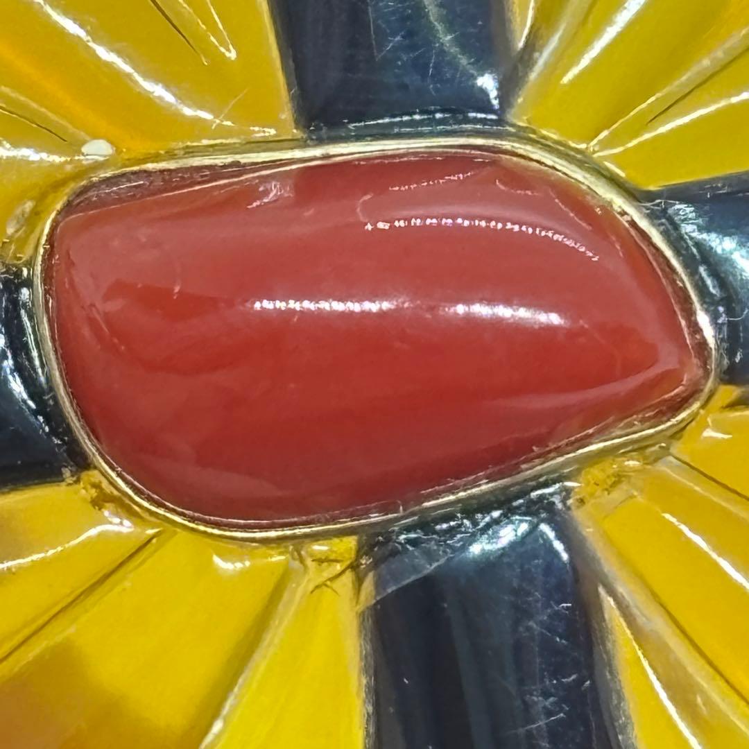 111405 本鼈甲　白甲　黒甲　k18 血赤珊瑚　花芯　ネックレス兼ブローチ