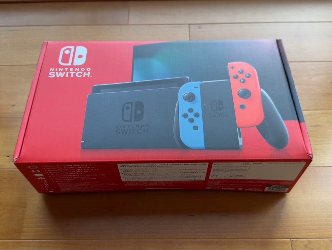 青と赤のジョイコンを備えたNintendo Switch本体 付属品完備