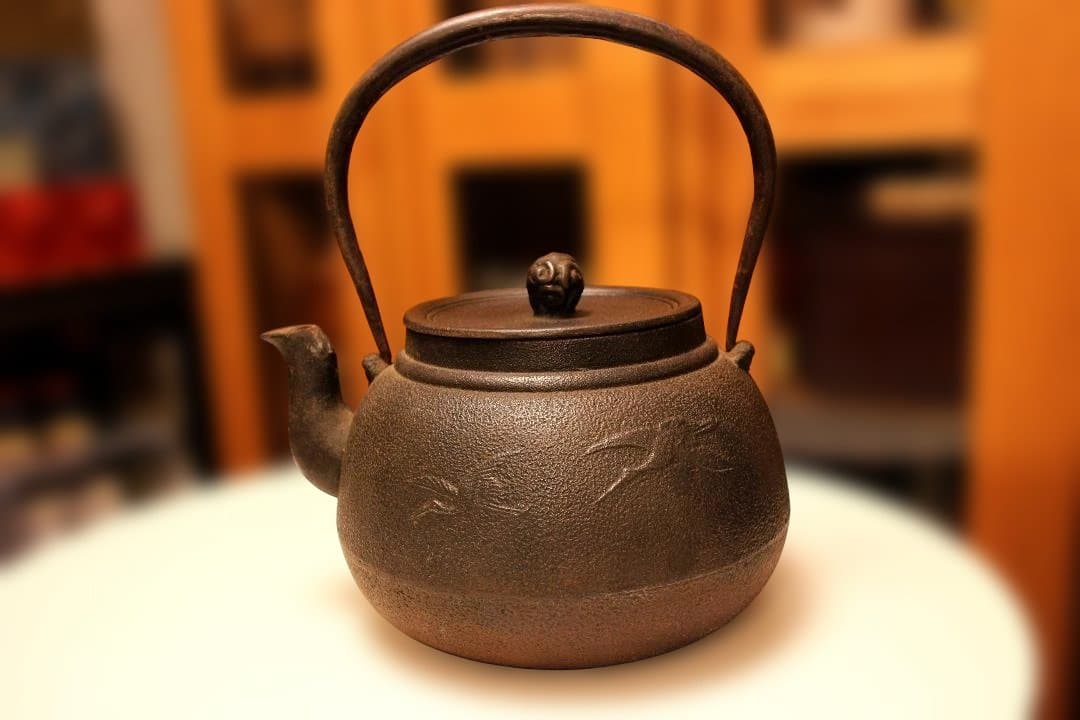 鋳鉄製 花模様 鉄瓶