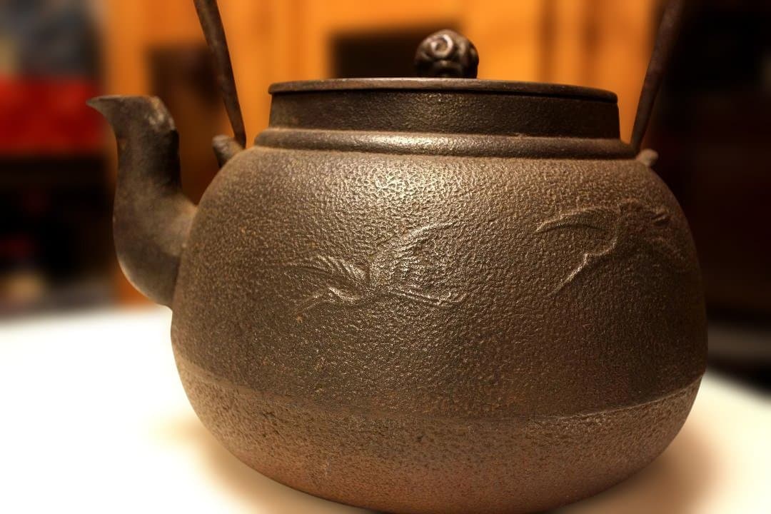 鋳鉄製 花模様 鉄瓶