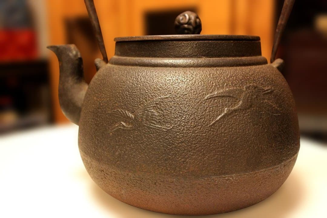 鋳鉄製 花模様 鉄瓶