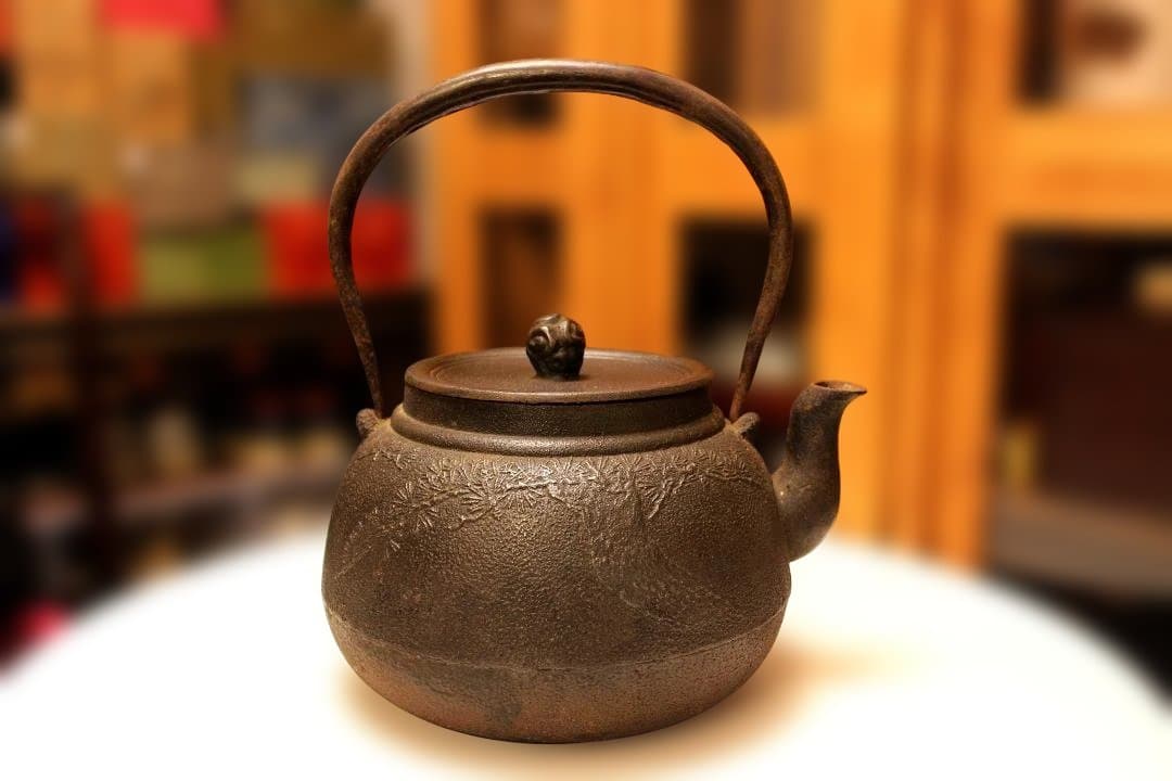 鋳鉄製 花模様 鉄瓶