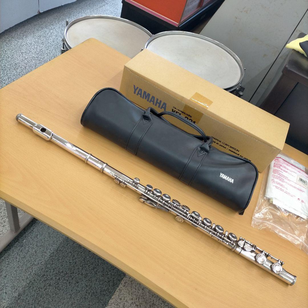 ヤマハ YFL-221 新品展示品 銀メッキ フルート本体 ケース付き