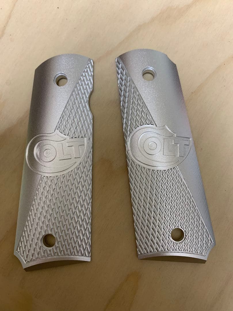 未使用品 コルトガバメント M1911 用アルミ製グリップ　アンビセフティ対応