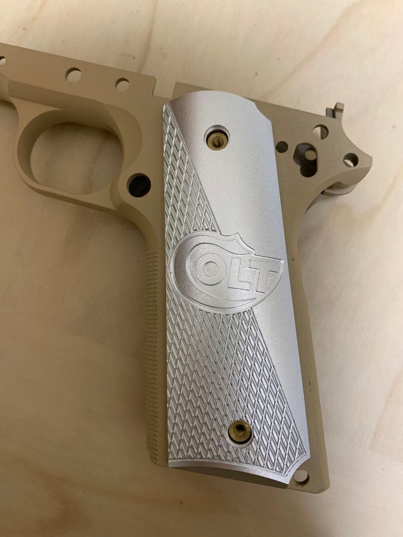 未使用品 コルトガバメント M1911 用アルミ製グリップ　アンビセフティ対応