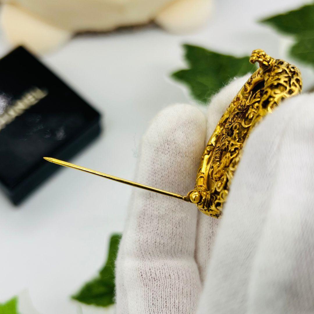 CHANEL シャネル 溶岩　ヴィンテージ ブローチ ゴールド メタル