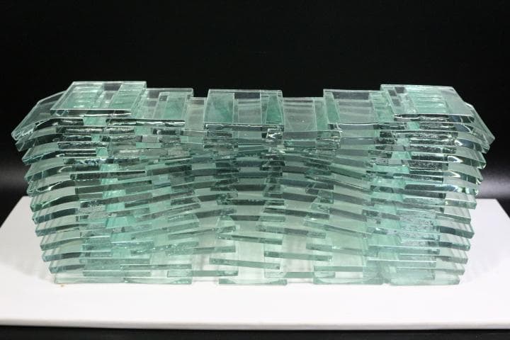 A show of hands William McCoy ガラス オブジェ