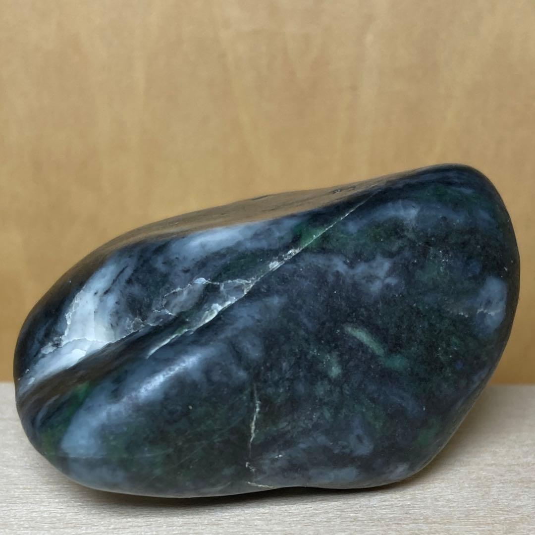 糸魚川翡翠　黒×白×濃い緑　黒翡翠　海石　翡翠輝石　原石　57.0ｇ