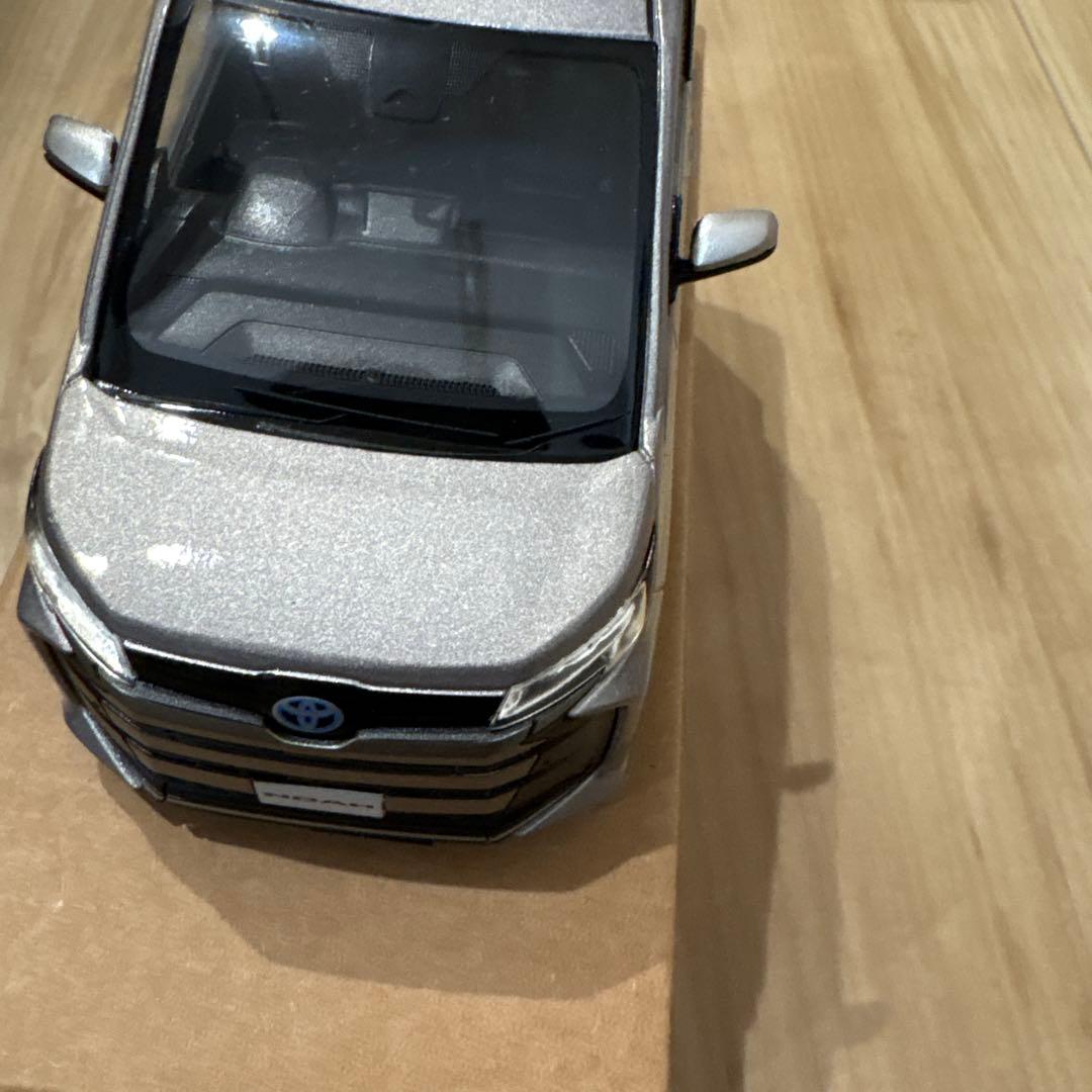トヨタ ノア 1/30スケールミニカー シルバー