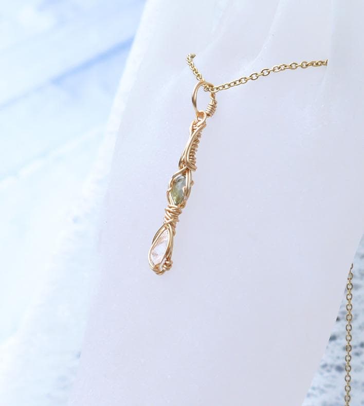 高波動フェナカイトシナジーペンダントトップ（サポートストーン：モルダバイト）◇