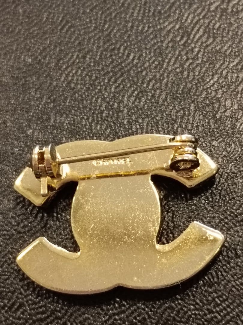 シャネル　ピンブローチ　サイズ　小　ゴールド　付属品なし　刻印あり