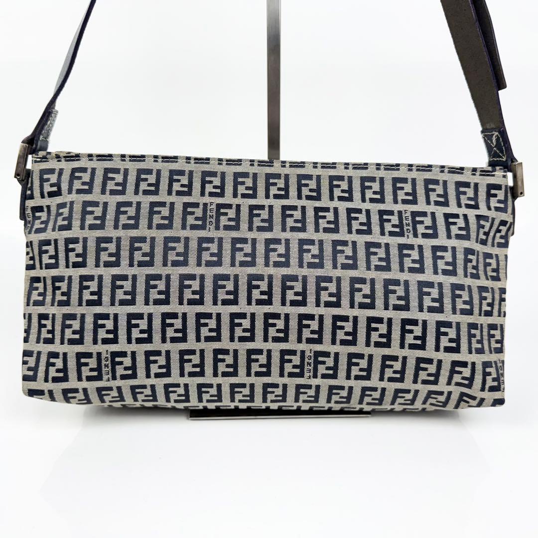 FENDI フェンディ ズッキーノ ワンショルダーバッグ 肩掛け カバン グレー