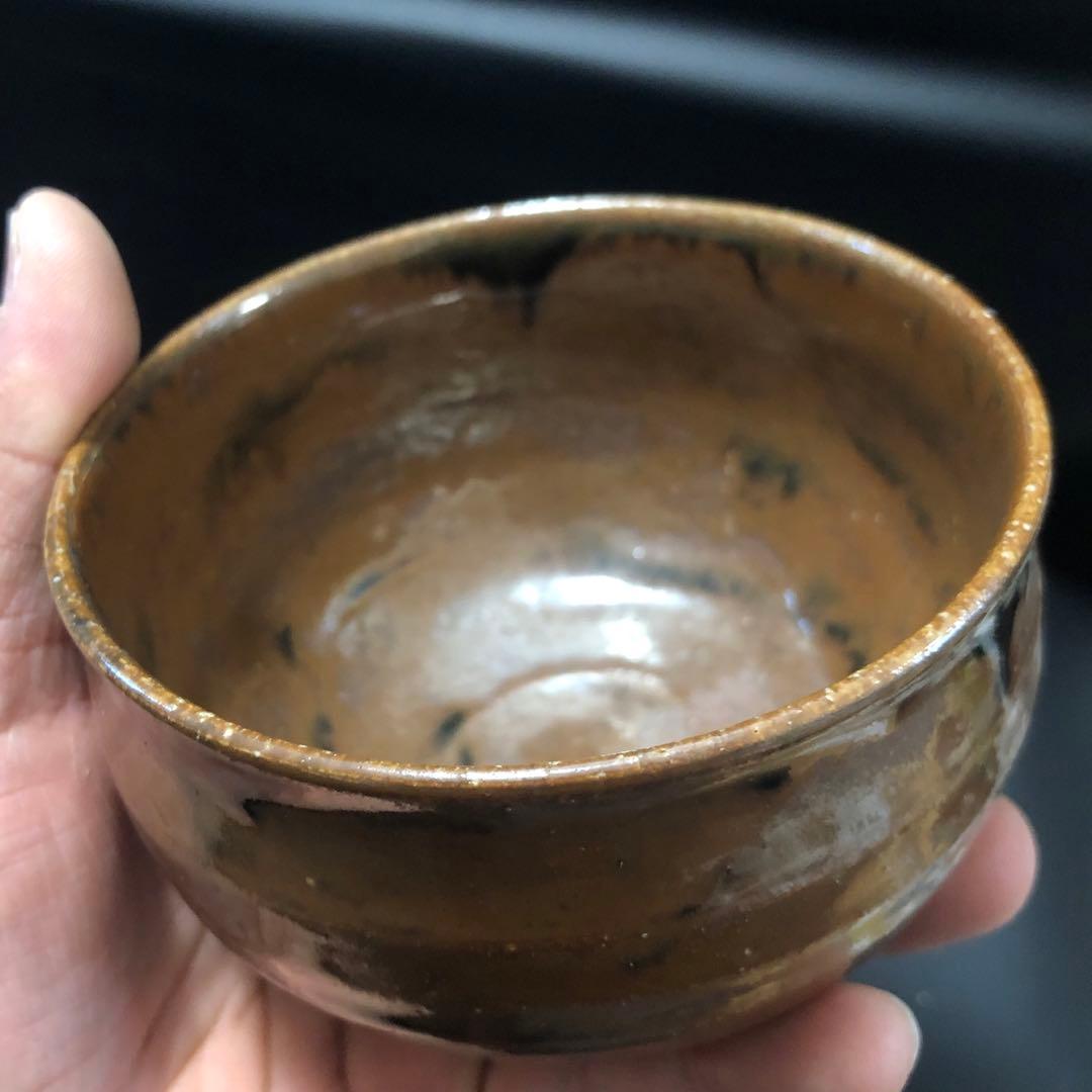 究極の古美術◾️蔵からかなり雰囲気のある黒茶の抹茶茶碗が出て来ました。茶道具、