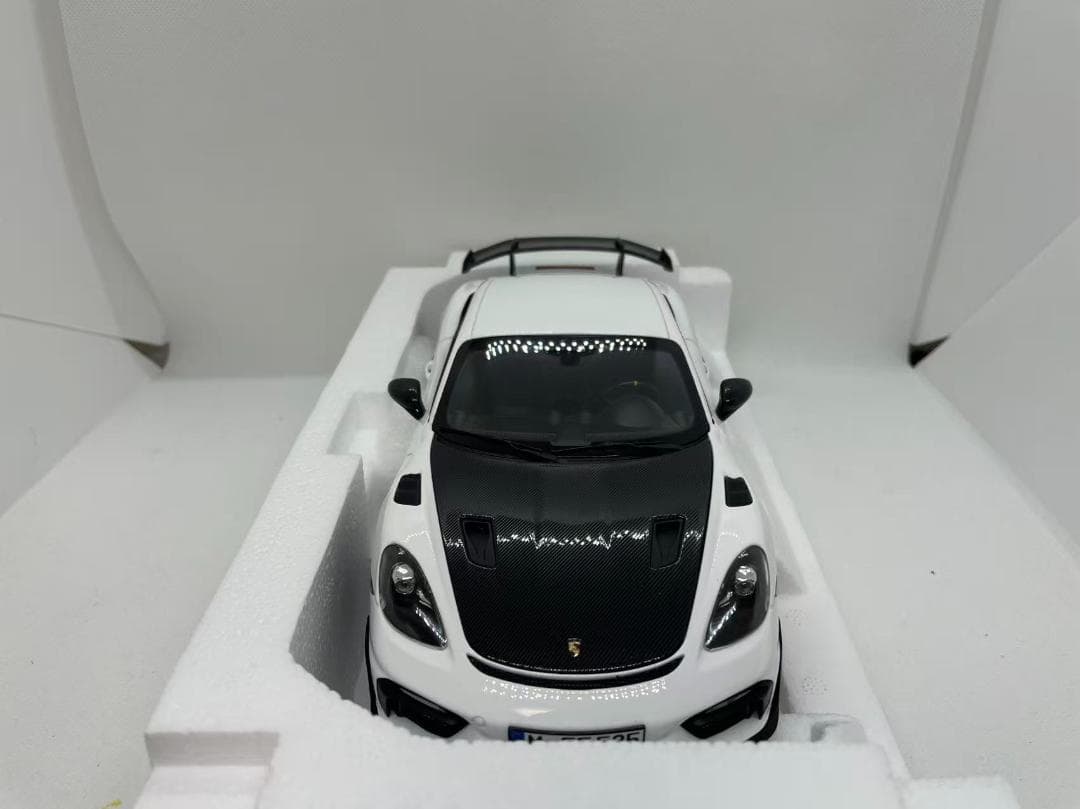 304-052 ノレブ 1/18 ポルシェ Cayman GT4 RS 2023