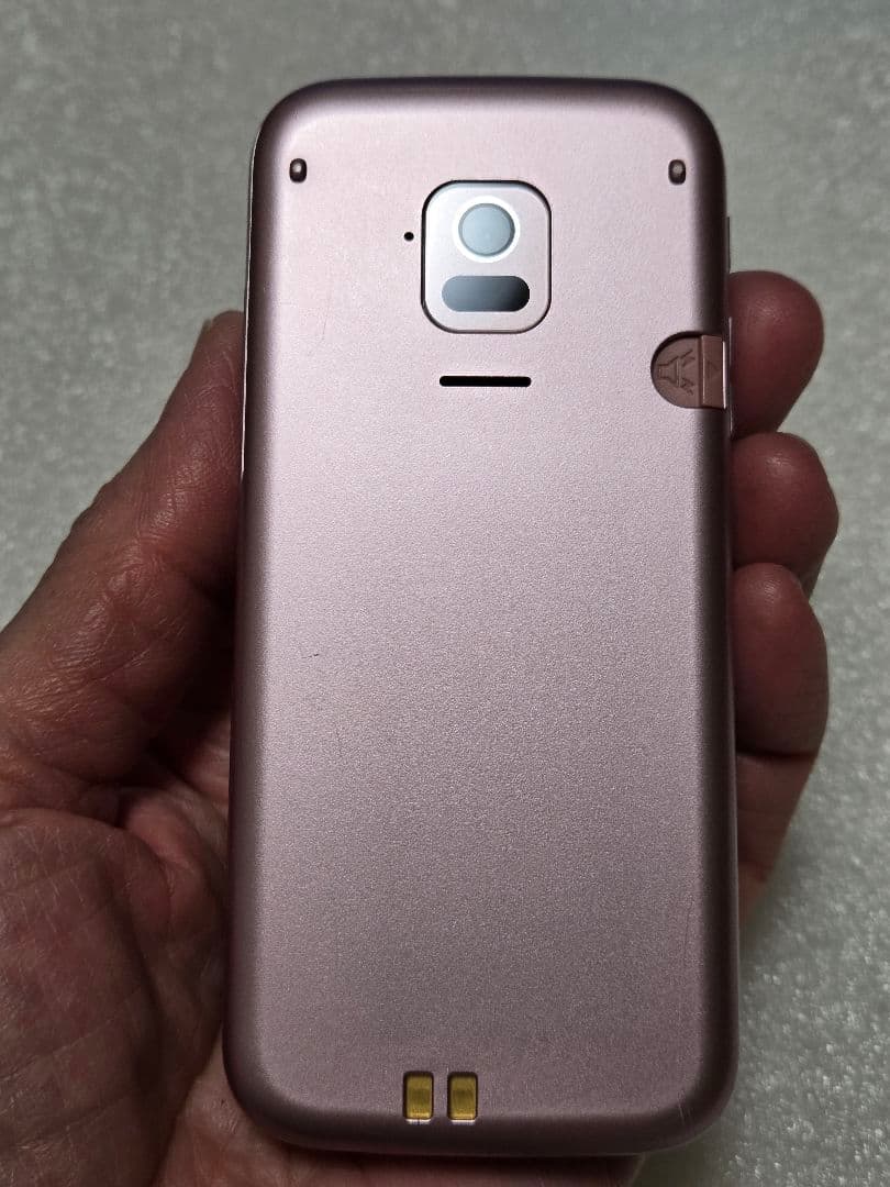 ドコモ らくらくホン F01M ピンク　説明書・充電器付