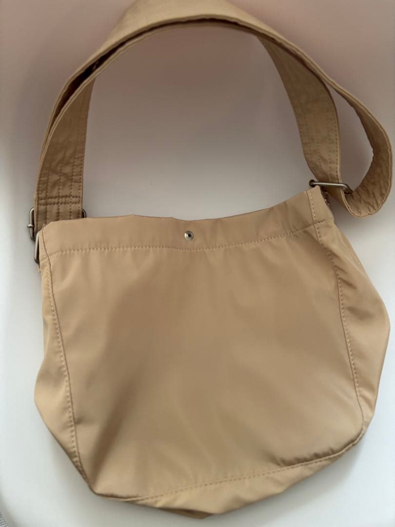 A.P.C. ベージュ ショルダーバッグ