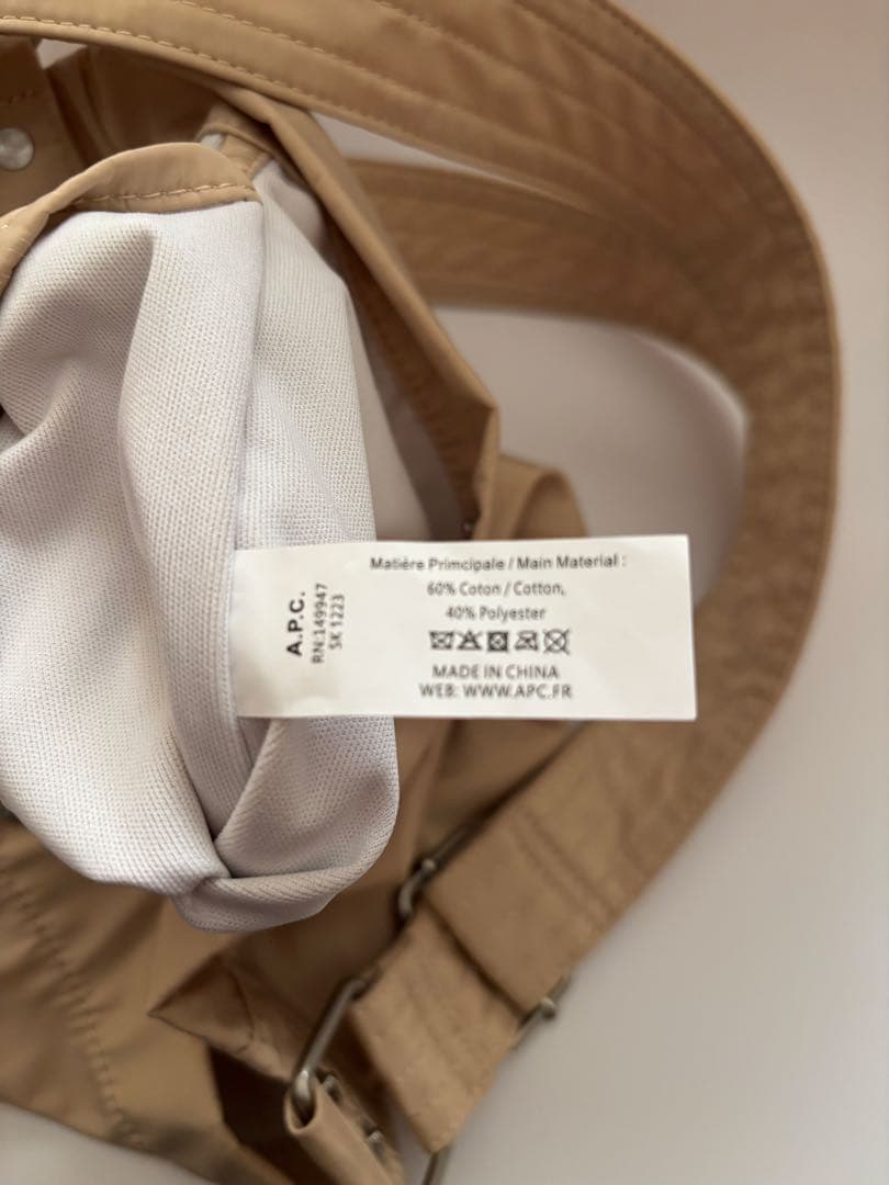 A.P.C. ベージュ ショルダーバッグ