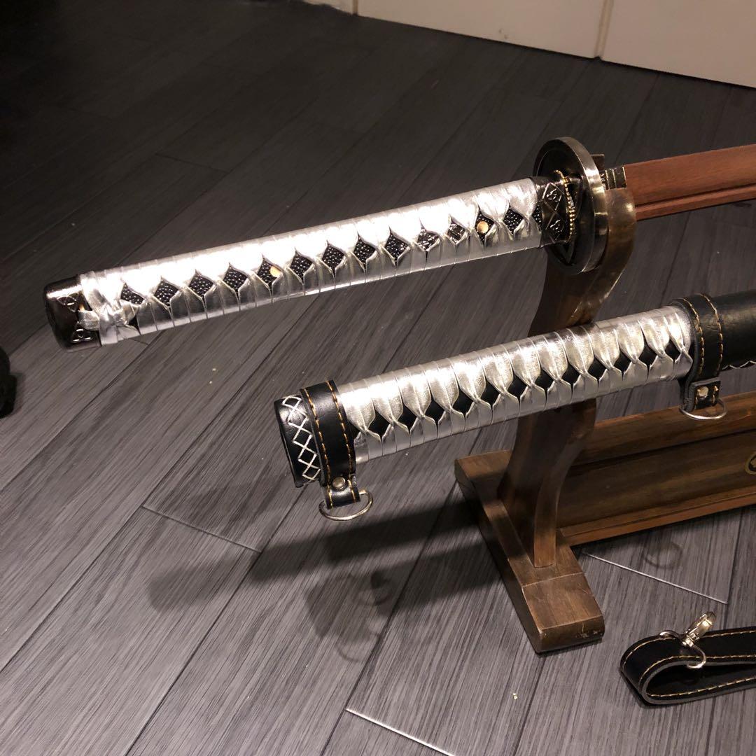 希少品　高級模造刀　ローズウッド　木刀　鞘付き木刀　拵え　高級居合刀　銀拵え