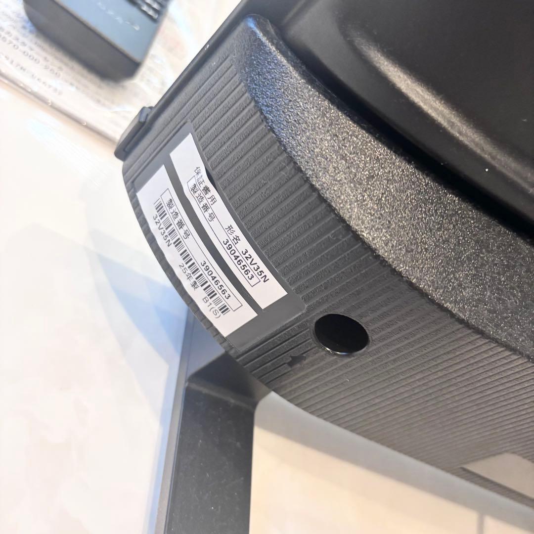 テレビ　美品　2025年製　REGZA 送料無料　32V