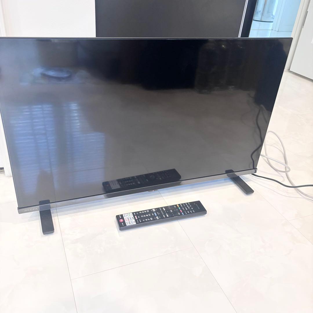 テレビ　美品　2025年製　REGZA 送料無料　32V