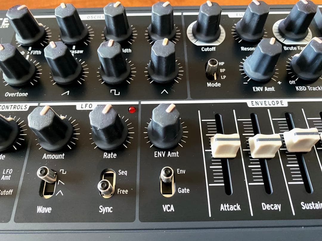 Arturia MICROBRUTE アナログシンセサイザー　マイクロブルート