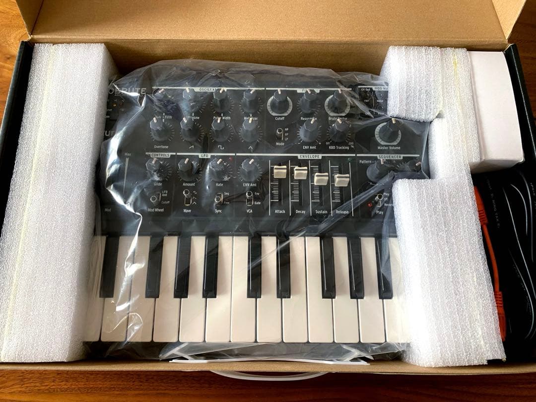 Arturia MICROBRUTE アナログシンセサイザー　マイクロブルート