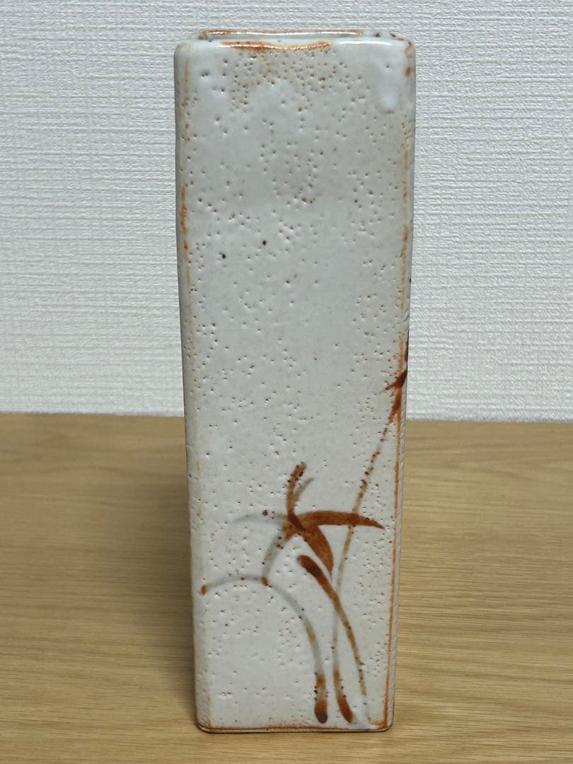 志野焼　康元★四角形陶器花瓶★白茶ストライプ