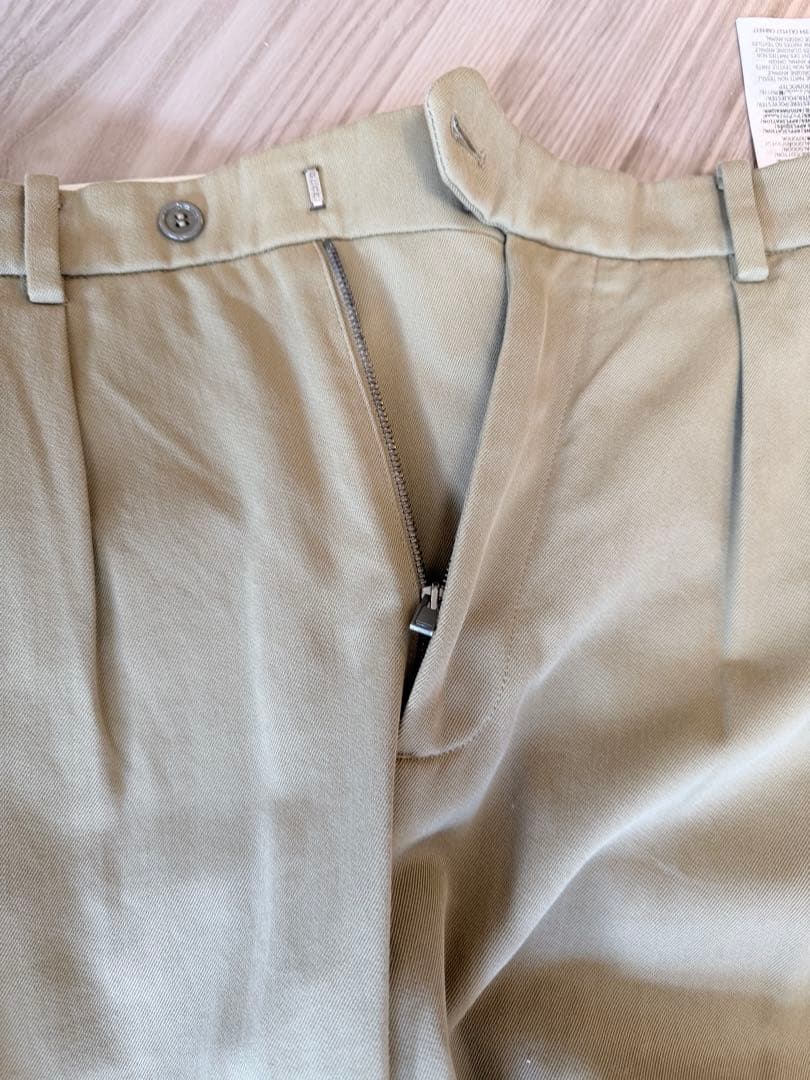 Gucci ベージュ チノパン