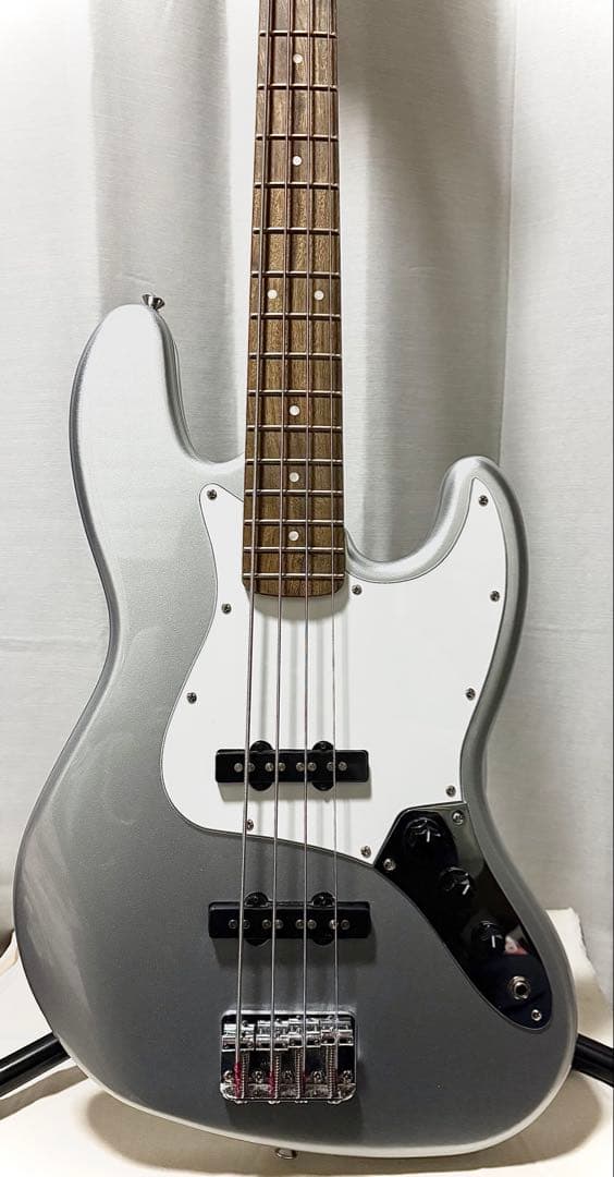 ベース Squier Affinity JAZZ BASS