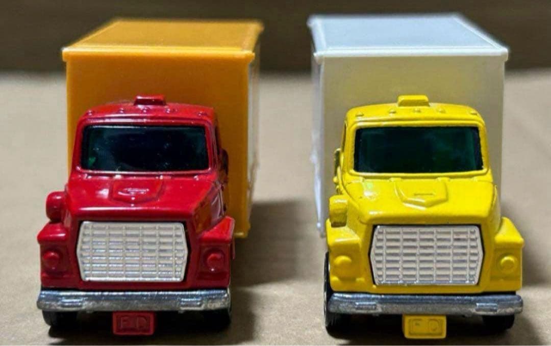 トミカ フォードトラック パネルバントラック 2台セット