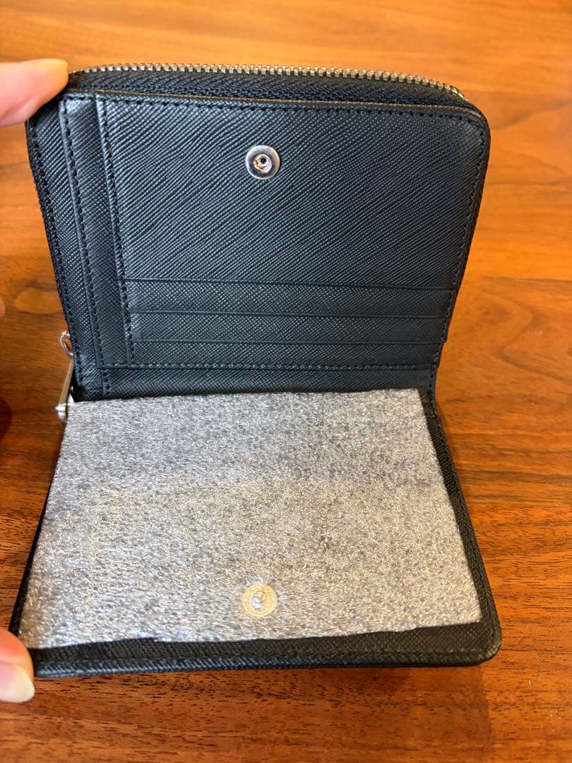 A.P.C. 二つ折り財布　ブラックレザー　新品・未使用