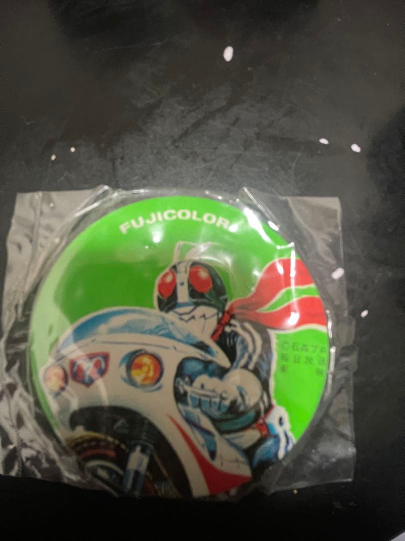 Fujicolor キャラクター 缶バッジ 仮面ライダー　ウルトラマン