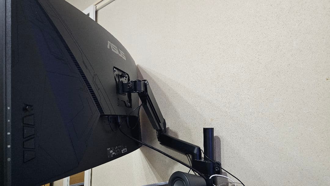 ASUS TUFGaming VG32VQ 31.5型ゲーミングモニター