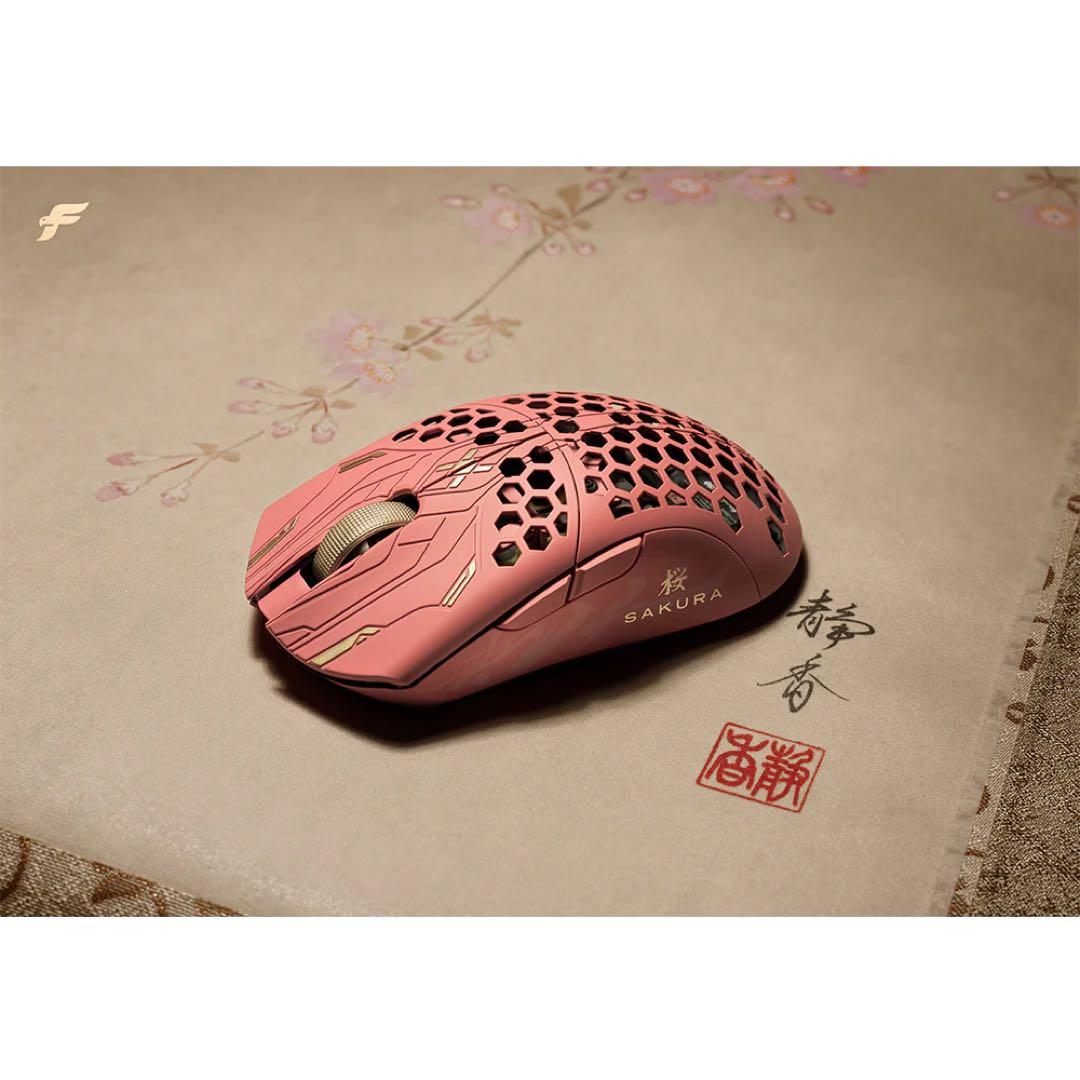 Finalmouse UltralightX Sakura mサイズ