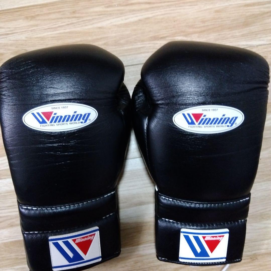 Winningのボクシンググローブ14オンスの黒（紐）
