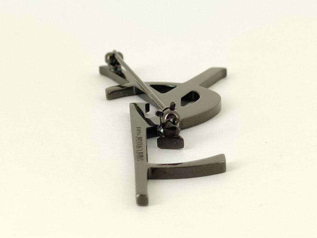 サンローラン パリ YSLロゴ カサンドラ ブローチ GP