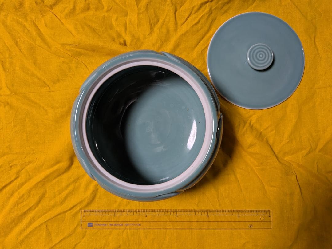 青磁　捻梅水差　藤山作