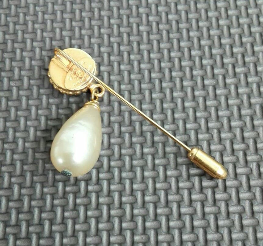 CHANEL　ピンブローチ　パール付き