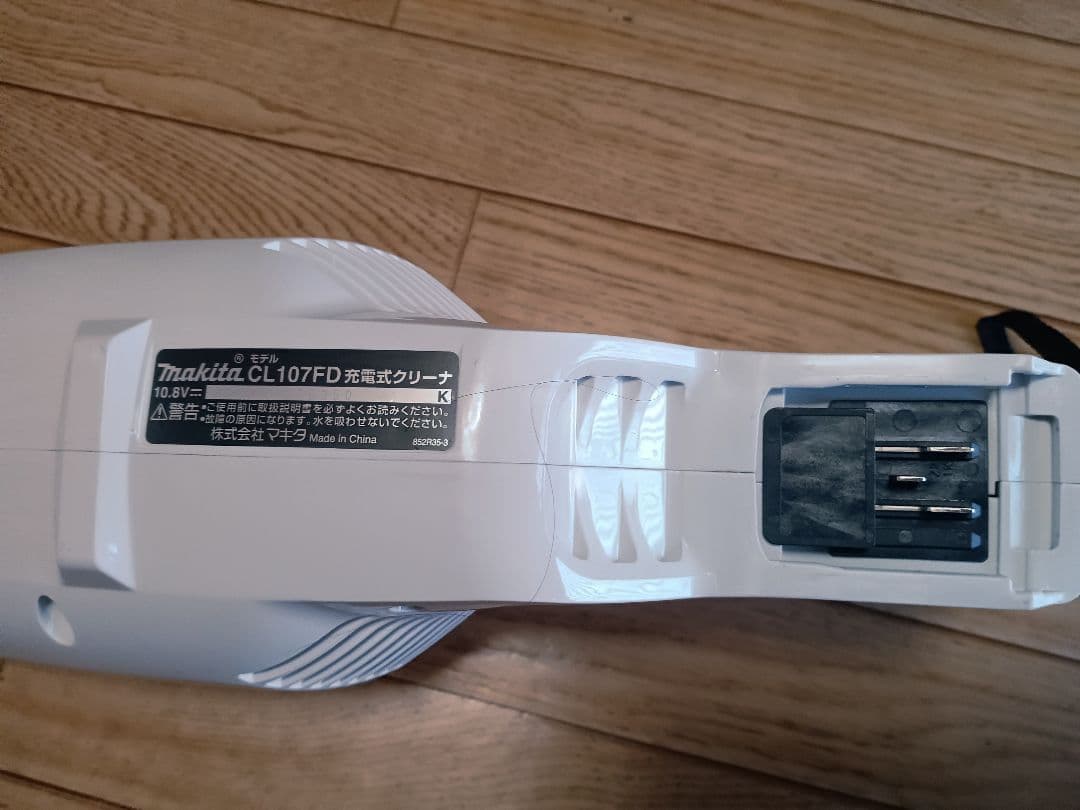 マキタ10.8V充電式クリーナーCL107FD バッテリー、充電器付