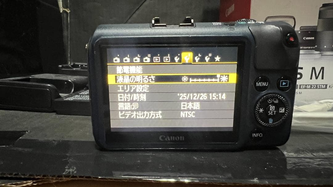 Canon EOS M ミラーレスカメラ 青 中古　難有